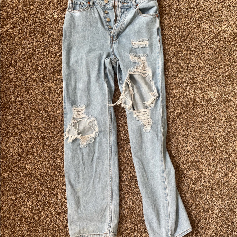These are 00 pants and fit comfy on the waist and baggy at the bottom